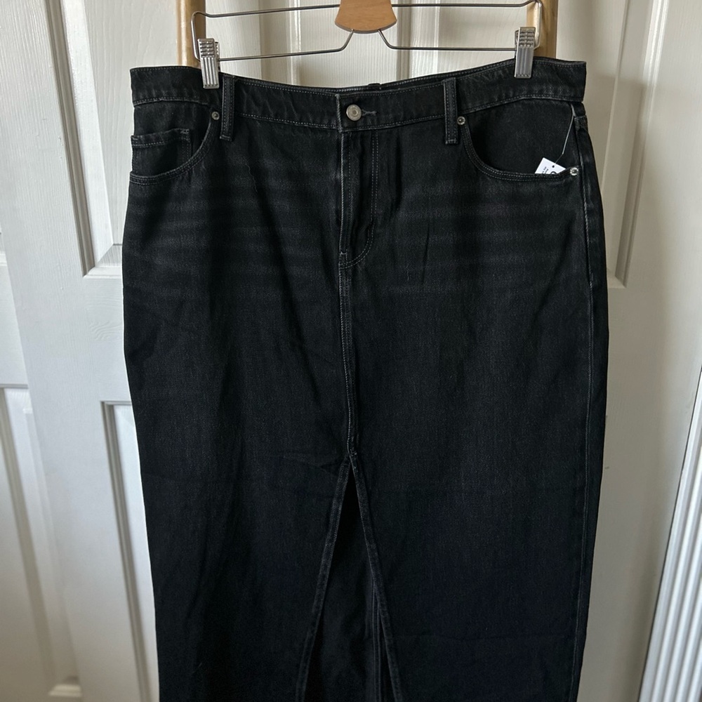 Old Navy Black Midi Skirt